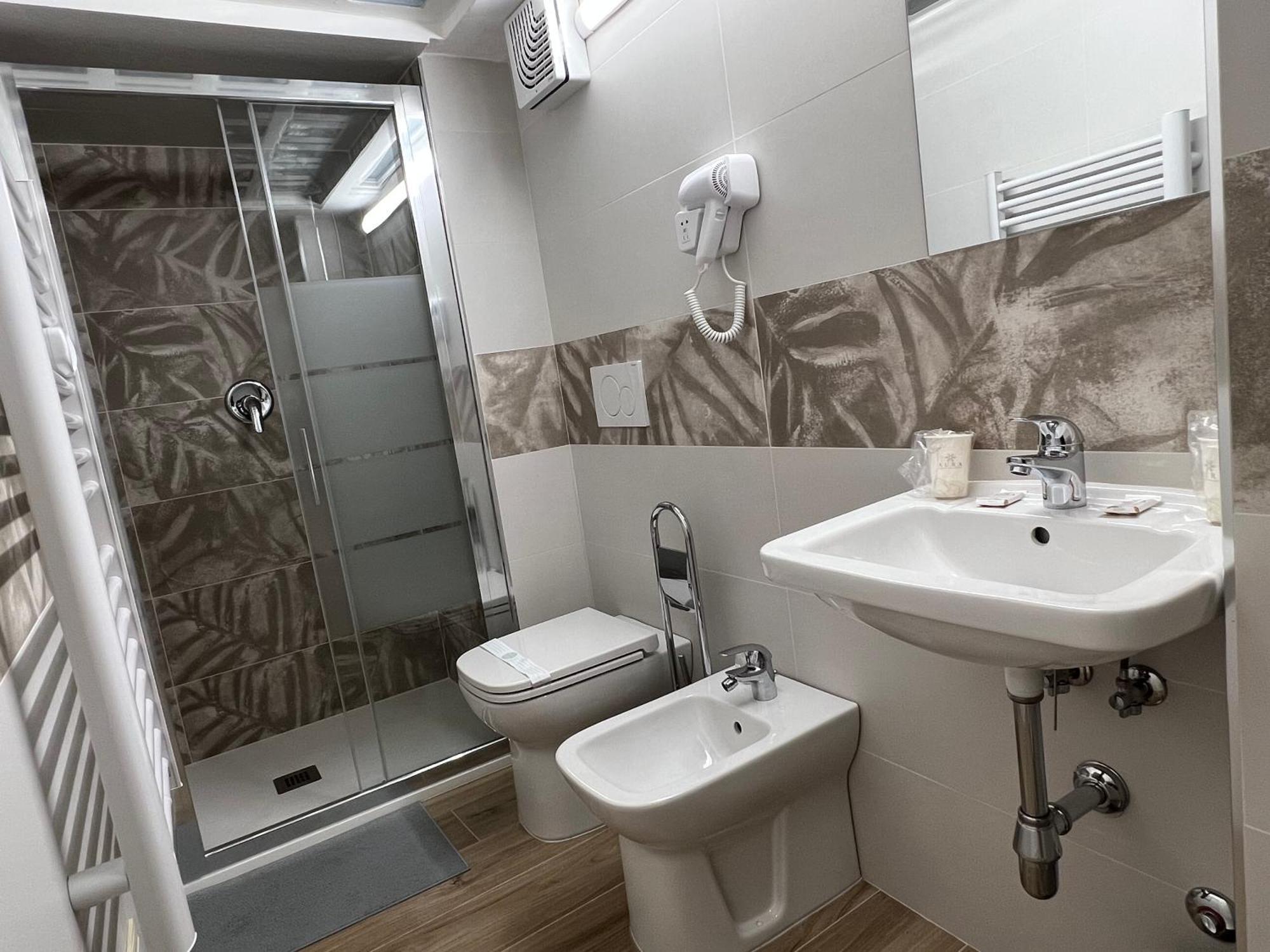 Al 106 Apartment Free Wi-Fi 5 Min Dalla Stazione Prato  Exterior foto